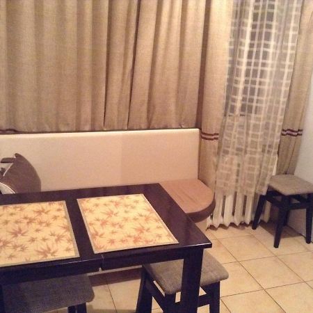 Apartmán Двухкомнатная Возле Гулливера Kyjev Exteriér fotografie